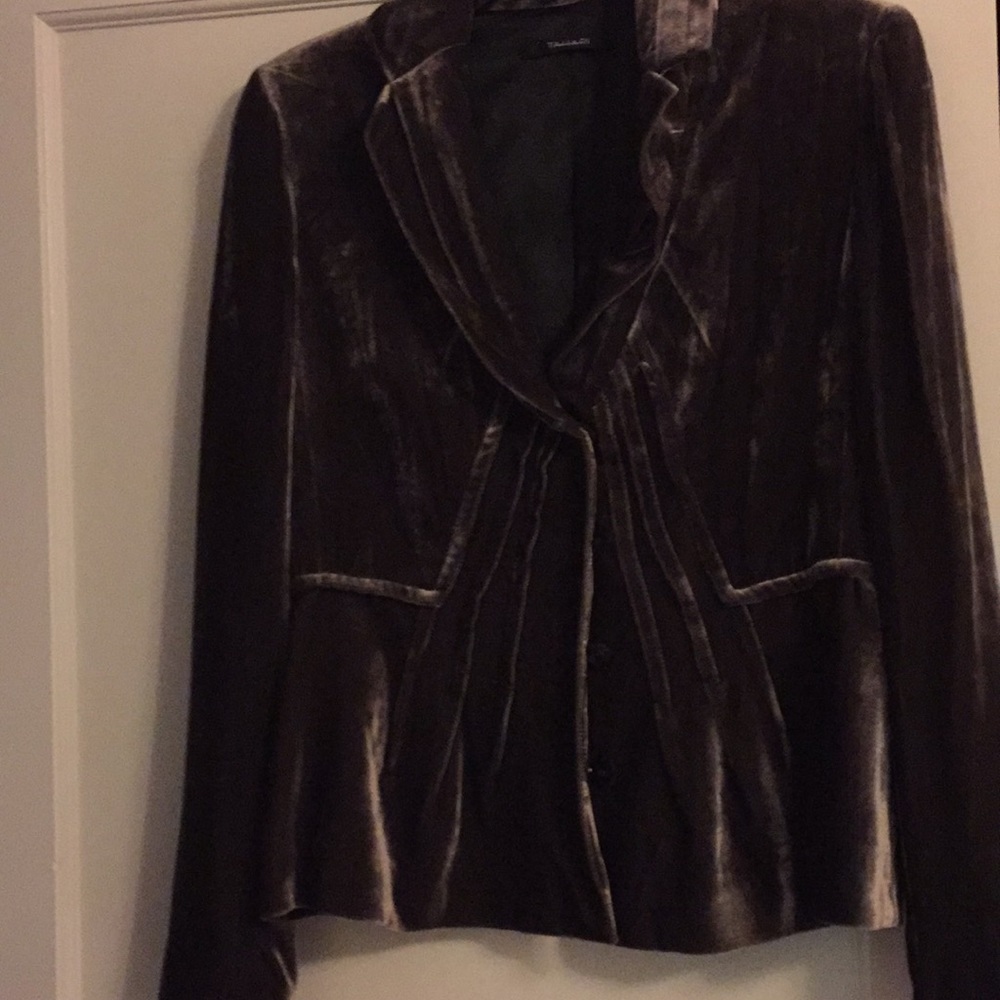 Velvet jacket color is soft coco